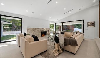 16105 Clear Oak Dr, Encino, CA 91436