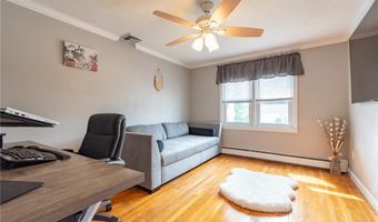 14 Wenscott Ln, North Providence, RI 02904