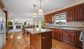 1713 Edgewood Dr, Algonquin, IL 60102