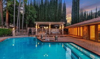 4446 Hayvenhurst Ave, Encino, CA 91436