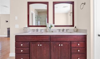 75 Wood St, Bristol, RI 02809