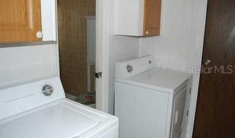 25624 MADISON St, Astatula, FL 34705