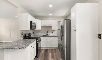 794 Robinhood Dr, Aurora, OH 44202