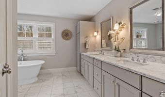 15 Hubbard Ln, Bolton, MA 01740