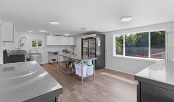 10463 Farm Road 1182, Aurora, MO 65605