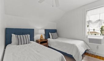 11 Ann St, Newport, RI 02840