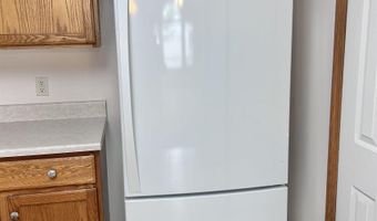 104 Lakewood Dr, Adrian, MI 49221