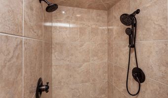 726 Stonegate Ct SW, Altoona, IA 50009