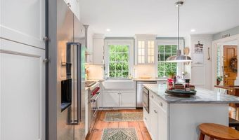 22 Brayton Rd, Smithfield, RI 02917