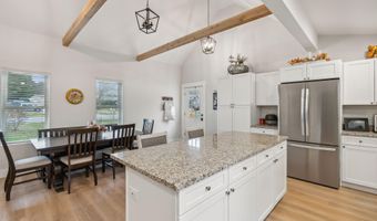 672 Riverside Dr, Augusta, ME 04330