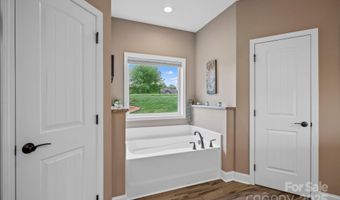 16 Enchanted Oak Ln, Alexander, NC 28701