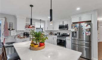 8 Gale Ct, North Providence, RI 02904