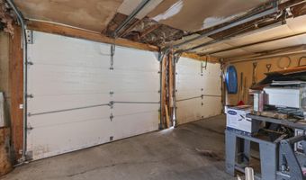 14 Lakeshore Dr, Belgrade, ME 04918