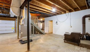 400 Three Dog Mountain Rd, Bakersville, NC 28705