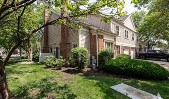 2452 E Hunter Dr, Arlington Heights, IL 60004