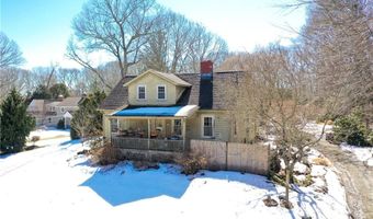 29 N Lake Dr, Barrington, RI 02806