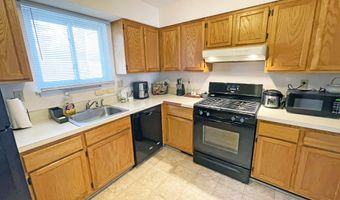 48 Sutton Pl 48, Bloomfield, CT 06002