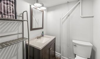 146 Woodcrest Dr, Amherst, NY 14226