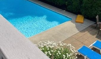 37 Carriage Rd, Cranston, RI 02920