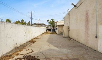 915 N Willowbrook Ave, Compton, CA 90220