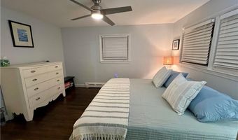 182 Newport Ave, Middletown, RI 02842