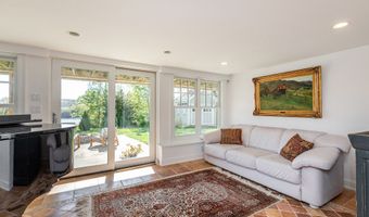 34 Skyline Dr, Brookfield, CT 06804