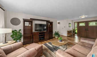 2908 N Oak Rd, Brandon, SD 57005