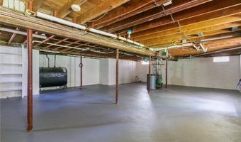 14 Bishop Hill Rd, Johnston, RI 02919