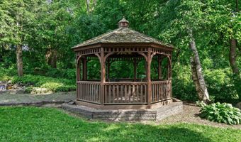 22 Collegeview Dr, Albany, NY 12211
