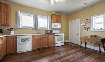 207 N Davis St, Anamosa, IA 52205