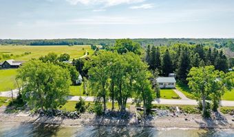 37 Wheeler Dr, Alburgh, VT 05440
