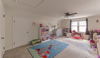24 Huxley Dr, Amherst, NY 14226