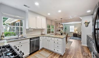 8520 Golf Ridge Dr, Charlotte, NC 28277