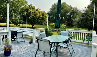 28 Mast Ct, Middletown, RI 02842