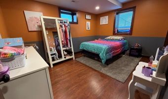 1524 Beechwood Dr, Aurora, NE 68818