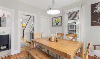 5 Conrad Ct, Newport, RI 02840