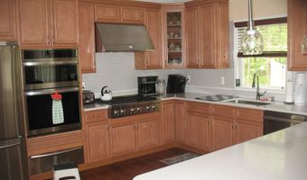 550 Egenolf Pl, Bayville, NJ 08721