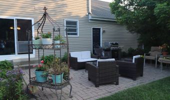 1900 Waverly Ln, Algonquin, IL 60102