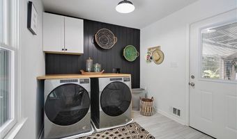 813 Lakeshore Dr, Berkeley Lake, GA 30096