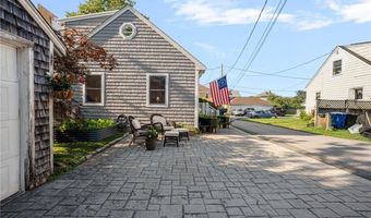 3 Harold St, Newport, RI 02840