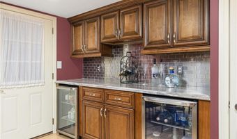 7 Jencks Rd, Cumberland, RI 02864