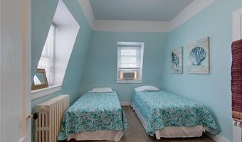 36 Dixon St, Newport, RI 02840