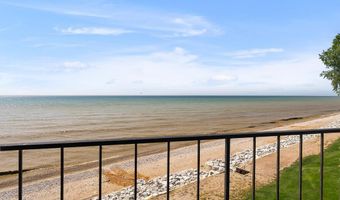 120 Summit Beach Dr, Algoma, WI 54201