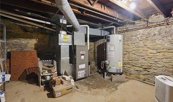 1115 7th St, Baldwin City, KS 66006