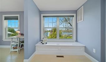 9 Casey Ct, Newport, RI 02840