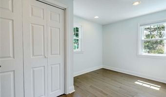 4 Harlem St, East Providence, RI 02916