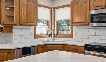 618 OAKHURST Dr, Cheyenne, WY 82009