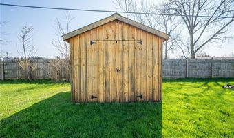 1406 East Dr, Alden, NY 14004