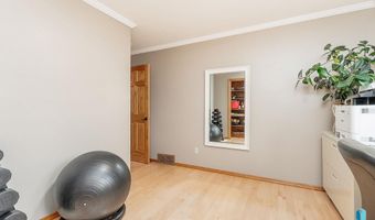 408 N Oak Ridge Rd, Brandon, SD 57005