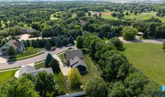 212 N Fairway Dr, Brandon, SD 57005
